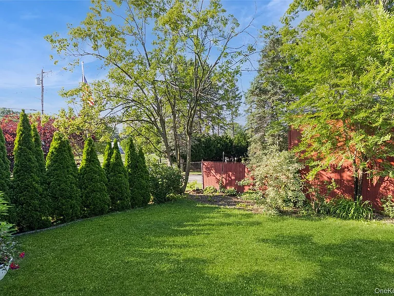 120 Verplanck Ave — Photo 40