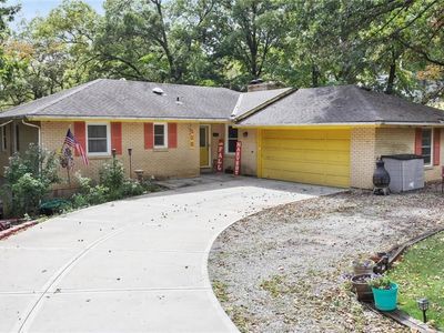 405 NW North Shore Dr, Lake Waukomis, MO, 64151