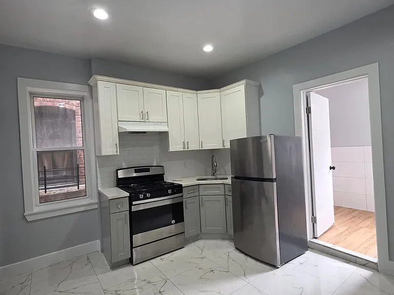 114 Maple St #2 — Photo 6