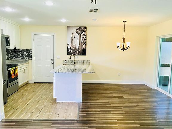 5th image of 10464 Montpelier Cir