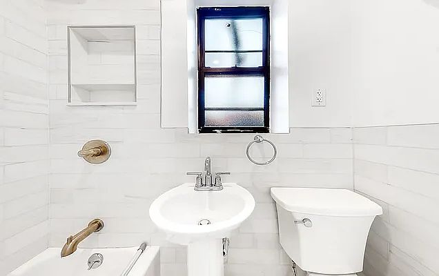 2nd image of 75 Pineapple St APT 1D