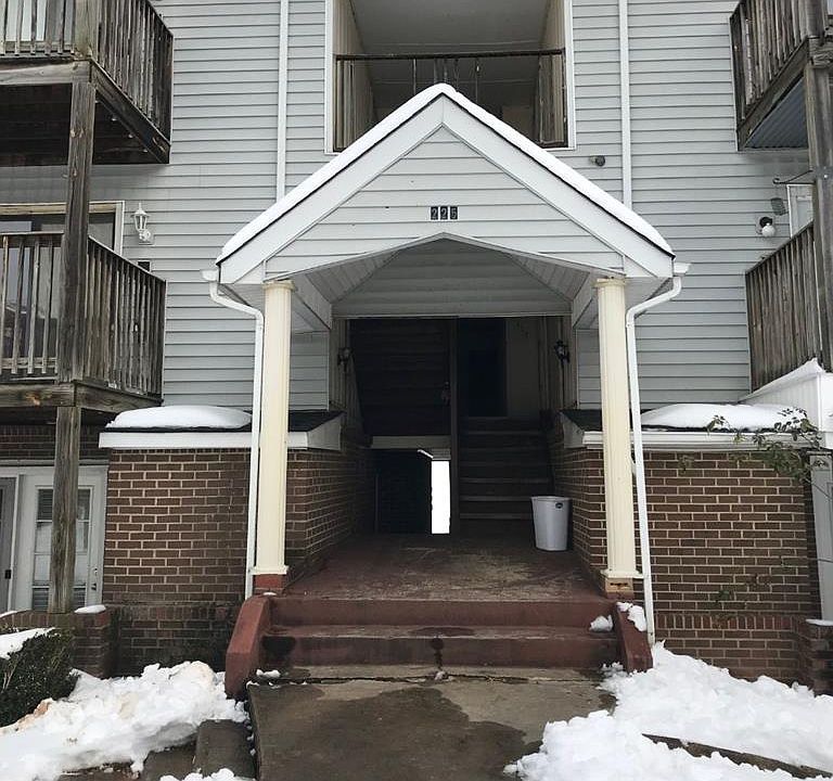 1st image of 225 Seminole Trl APT H