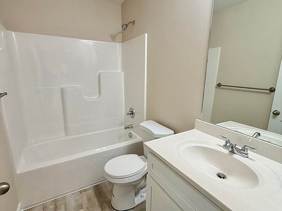 3rd image of 336 Breckinridge Cir