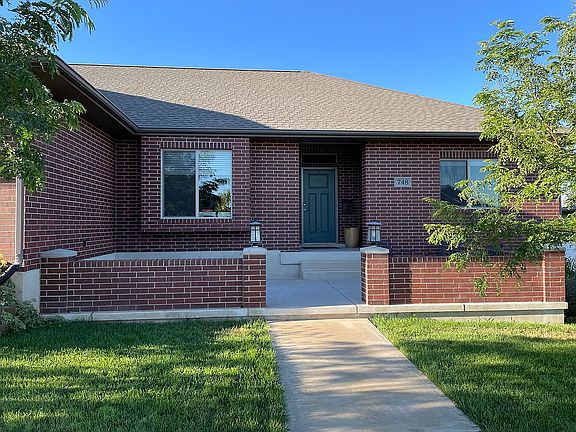 Front entry from street