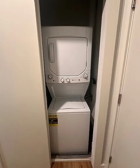 UH-208 In-Unit Washer & Dryer UH-208 In-Unit Washer & Dryer