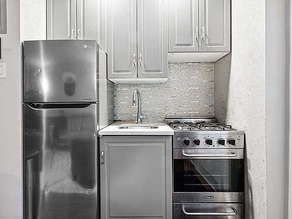 2nd image of 125 W 96th St APT 1C