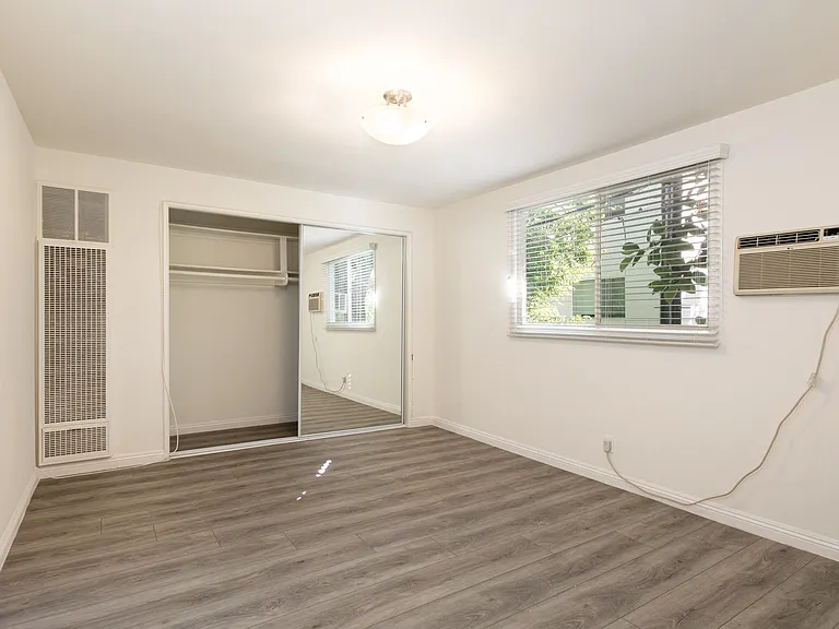 Holt Villas — Photo 9