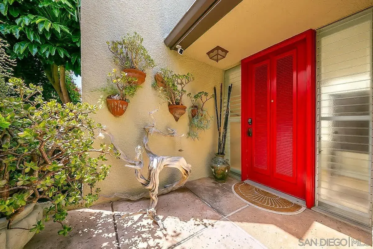 2 bed, 2.0 bath, 1369 sqft, $6,750 — Photo 3