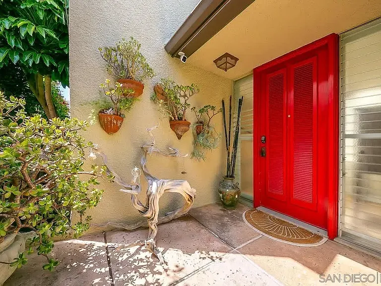 1520 Virginia Way — Photo 3