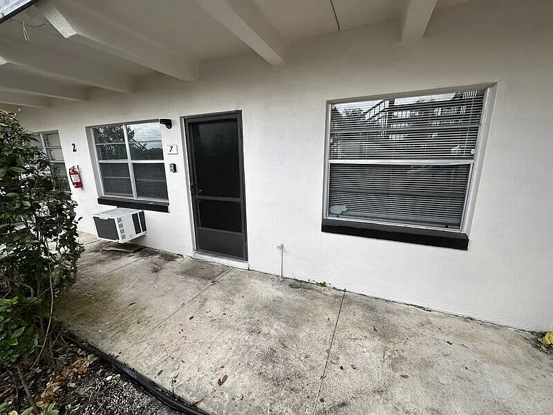 1 bed, 1.0 bath, $890 — Photo 2