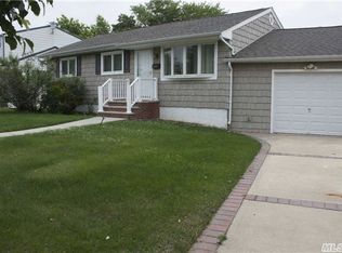 665 Byron Ave, Franklin Square, NY 11010