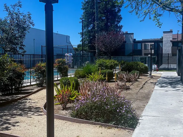 9939 Topanga Canyon Blvd — Photo 34