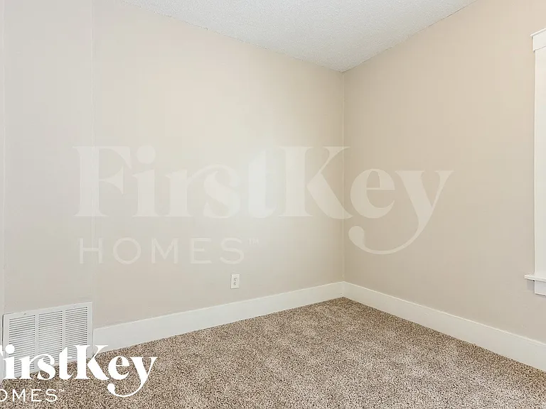 1306 Brookside Ave — Photo 9