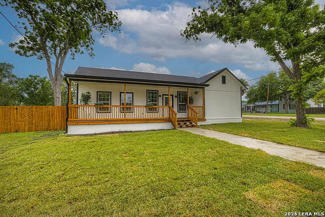 4 bed, 2.0 bath, 1714 sqft, $2,200 — Photo 3