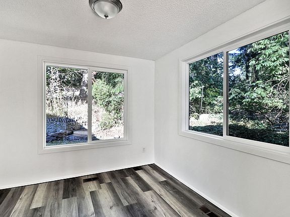 5th image of 2186 Crosswoods Cir