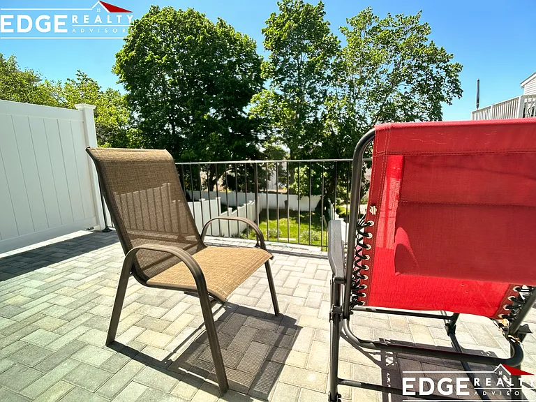 240 Palfrey St — Photo 9