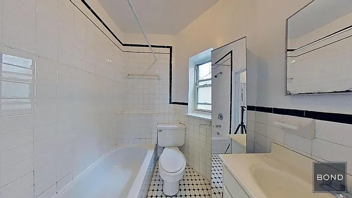 Rented by Bond New York | media 35