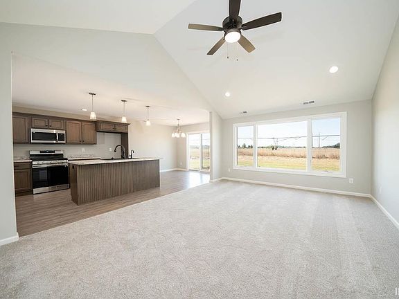 4th image of 713 Grand Teton Pl