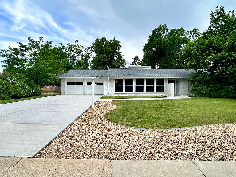 6820 Harvest Rd — Photo 2