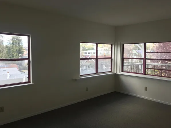 120 Entrada Ave #B, Oakland, CA 94611