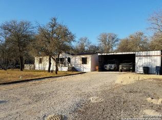 129 Mil Encinos, Adkins, TX 78101