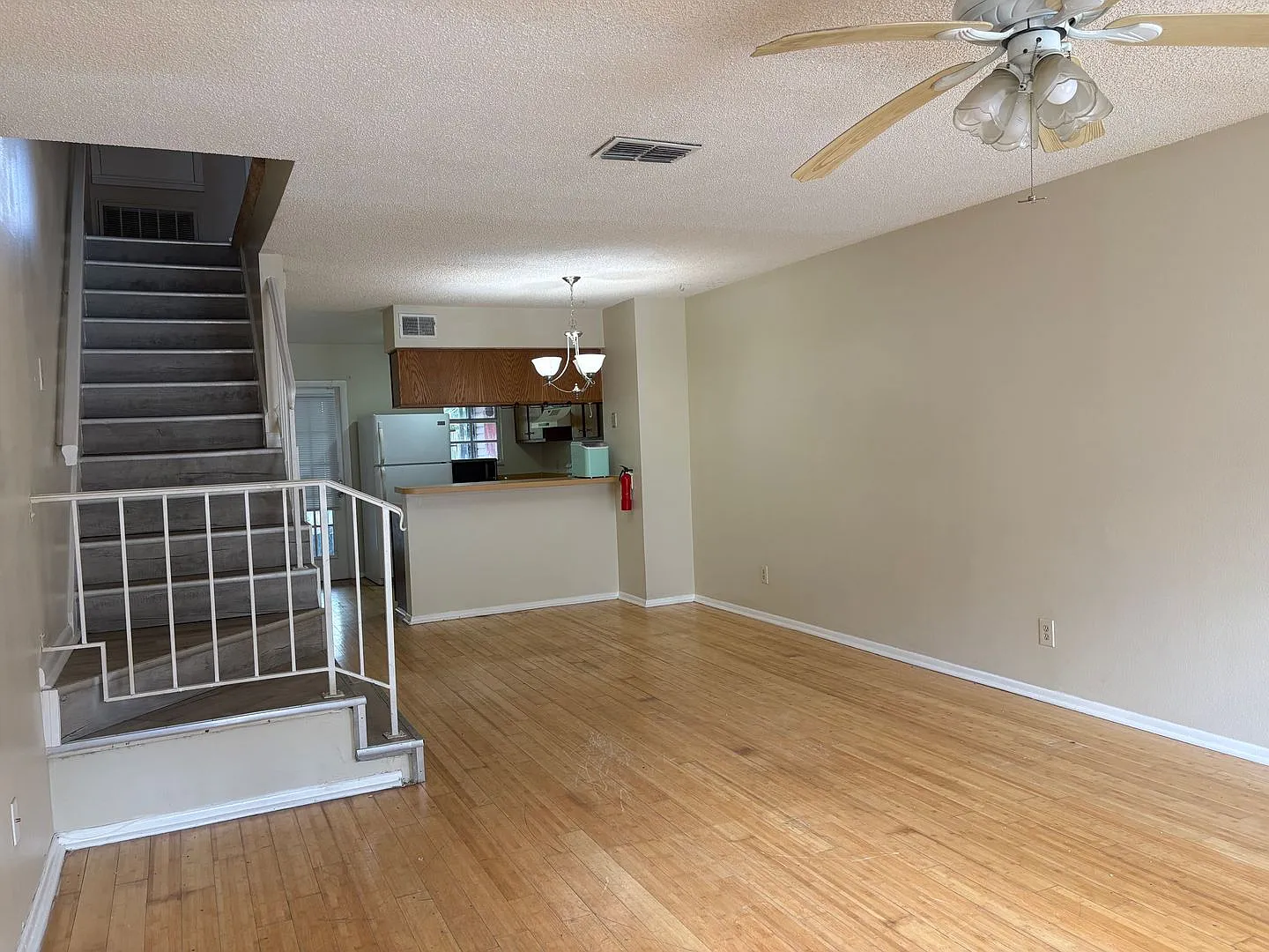 2bed/2.5bath townhome in Victoria Terrace only $1560/month Water included! Available Oct 1st — Photo 2
