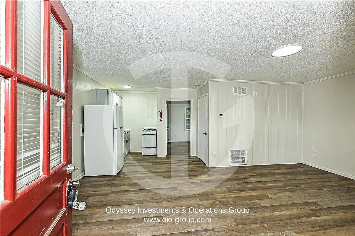 2 bed, 520 sqft, $1,195 — Photo 1