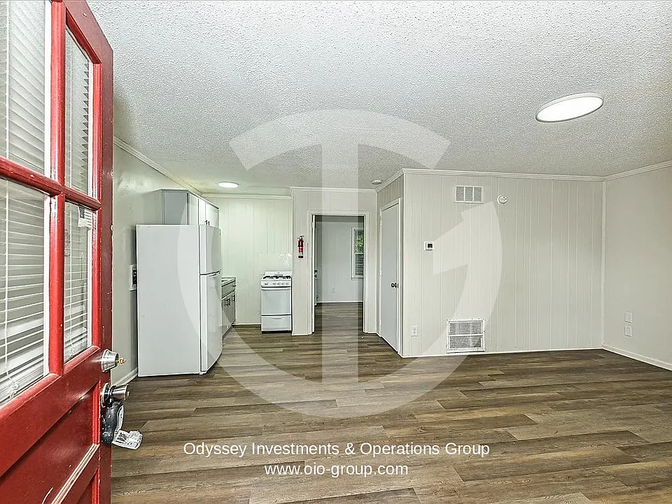 595 Betty St #9