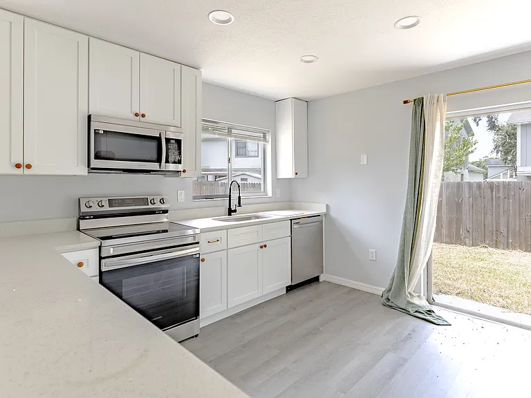 1306 Bramblewood Dr — Photo 8