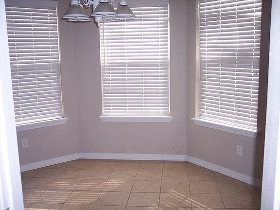 4th image of 235 Ravenwood Blvd