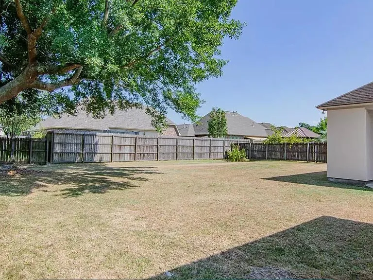 13080 Dutchtown Lakes Dr — Photo 11