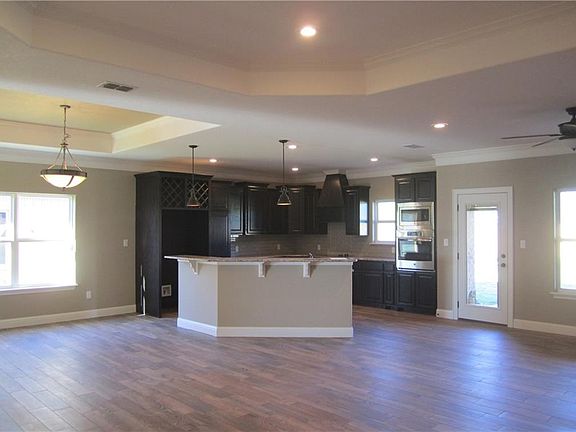 4th image of 7017 McLeod Dr