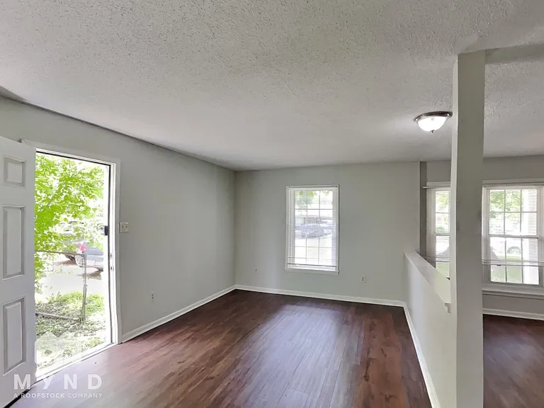 2274 Ashland Dr — Photo 14