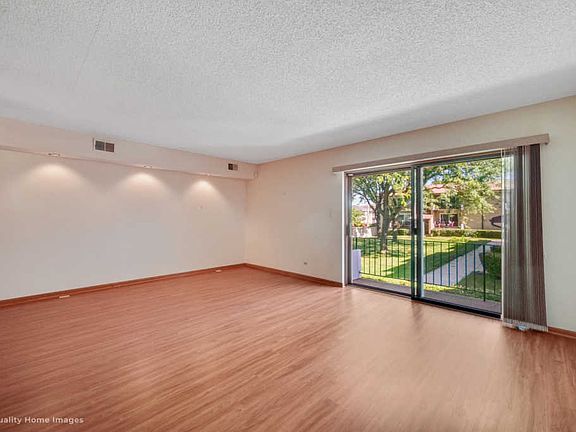 4th image of 4736 W 105th Pl #1021