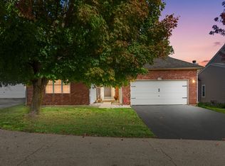 464 N Crooked Lake Ln, Lindenhurst, IL
