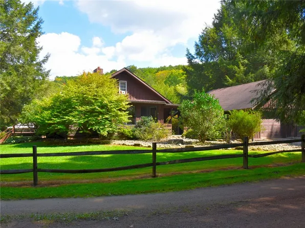 285 Paradise Ln, Guys Mills, PA 16327