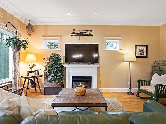 4th image of 2210 Sooke Rd #13