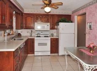 6 Laurel Ln, Burlington, MA 01803