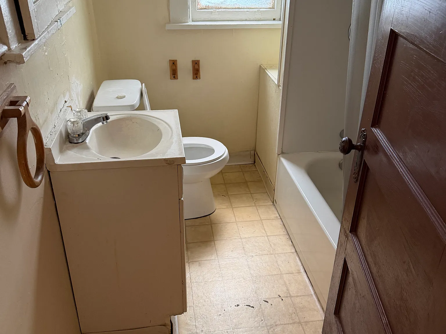 431 Wohlers Ave — Photo 1