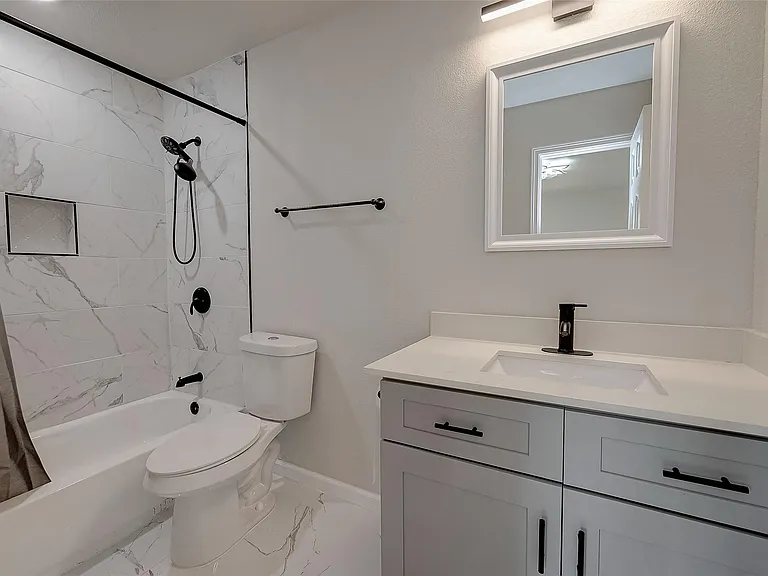 12055 Fairpoint Dr — Photo 29