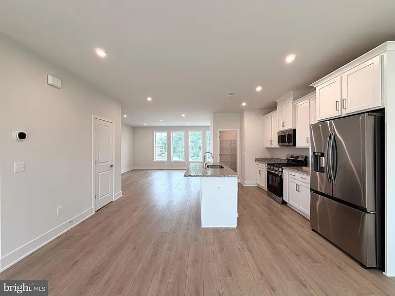 135 Heyford Dr — Photo 11