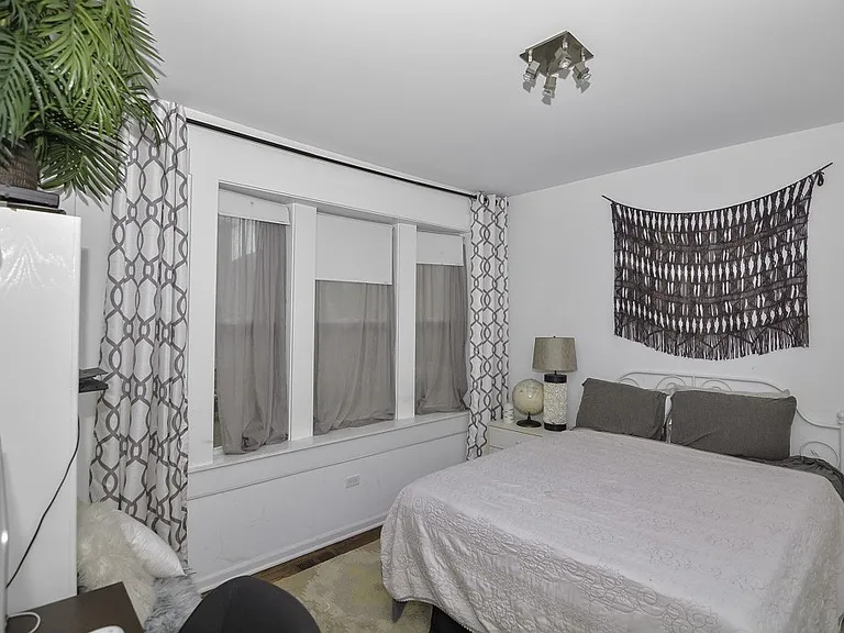 2101 W Fletcher St #1 — Photo 9