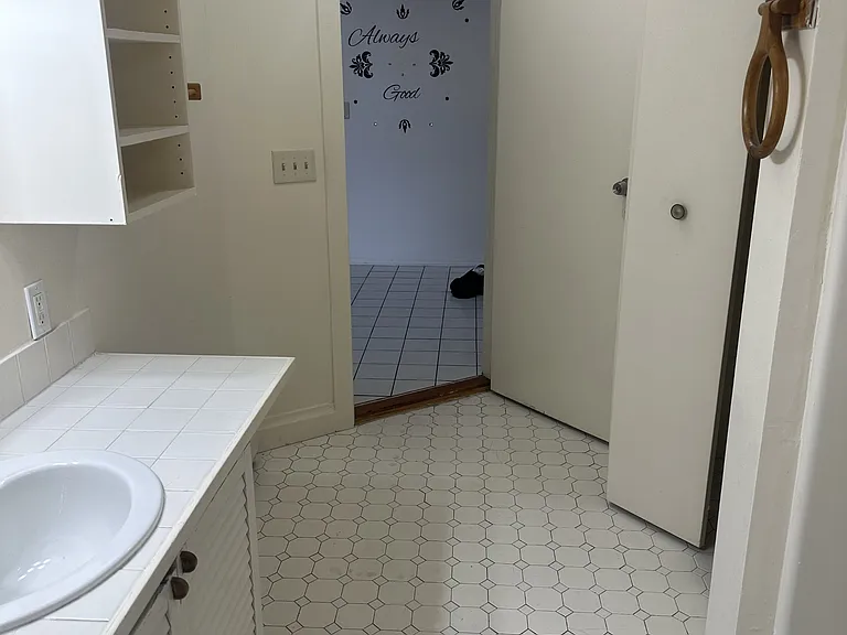 17 Catherine St #4 — Photo 8