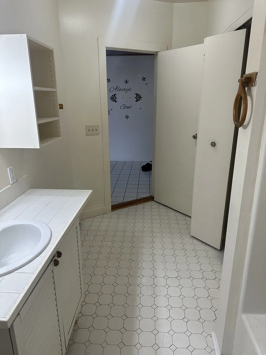 Building Photo - 17 Catherine St #4