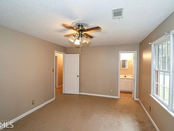 5th image of 135 Elaine Dr