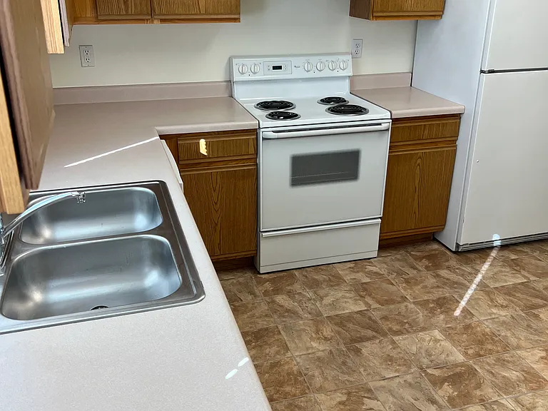 1441 S Main St — Photo 20