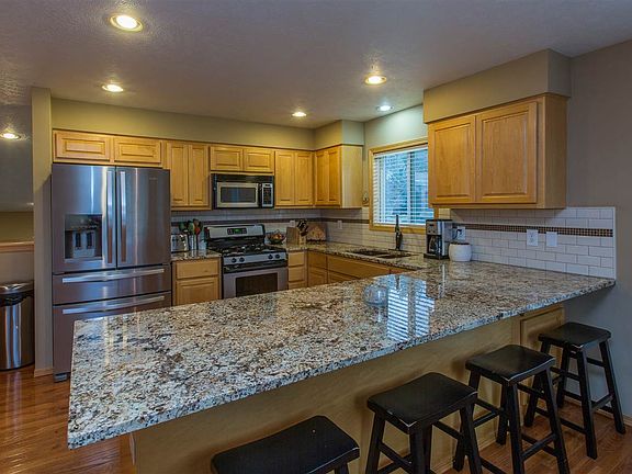 5th image of 4216 S Greystone Ln