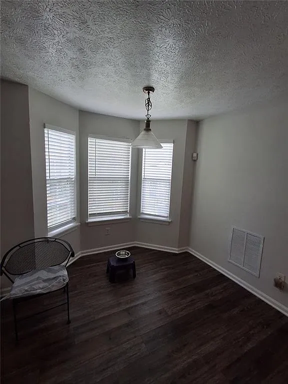 3 bed, 2.5 bath, 1891 sqft, $2,175 — Photo 4