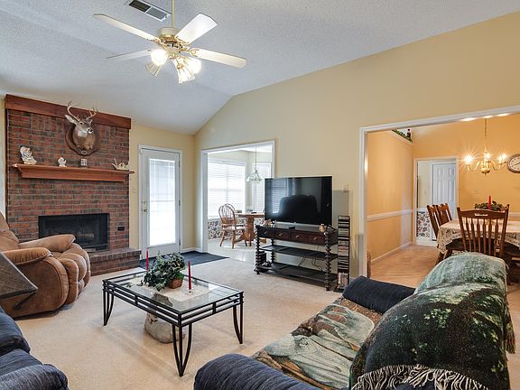 5th image of 796 Radiance Dr