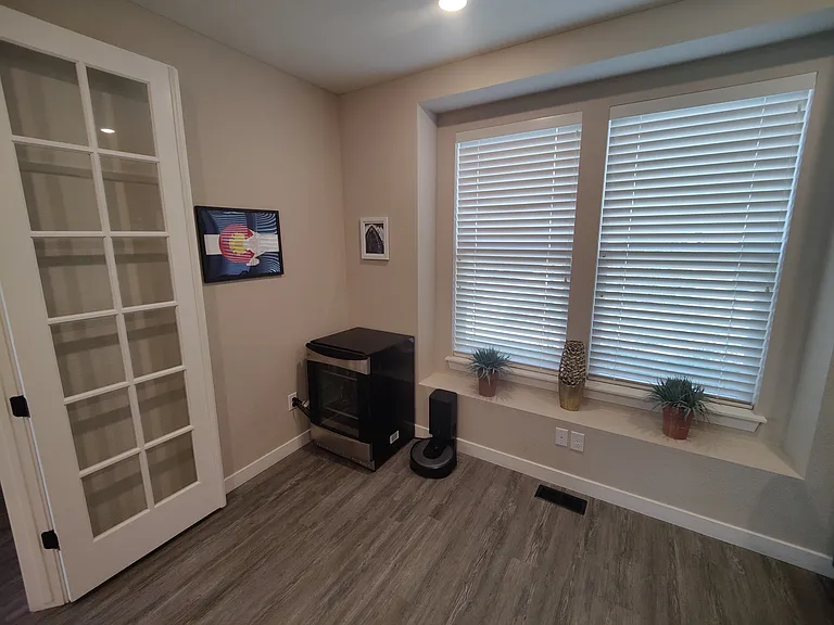 201 W Jamison Ct — Photo 8